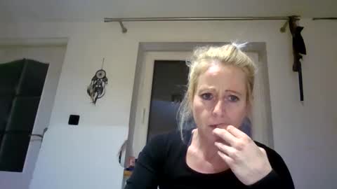 Snapshot of fairy_nightmare chatting on 10-15-25, 04:40 Fairy NightMary online show from 10-15-25, 04:40