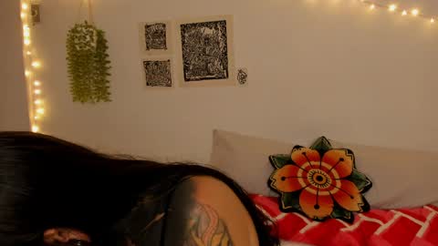 Snapshot of fairyflexxx chatting on 05-18-26, 10:59 Fairy online show from 05-18-26, 10:59