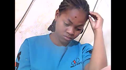 Snapshot of falielyse chatting on 10-09-25, 08:34 falielyse online show from 10-09-25, 08:34