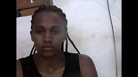 Snapshot of falielyse chatting on 10-11-25, 10:14 falielyse online show from 10-11-25, 10:14