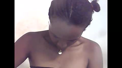 Snapshot of falielyse chatting on 10-15-25, 11:21 falielyse online show from 10-15-25, 11:21