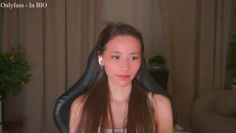 Snapshot of falinecrosthwaite chatting on 05-21-26, 07:10 Kaori online show from 05-21-26, 07:10