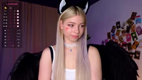 Emilia online show from 02-14-25, 04:15