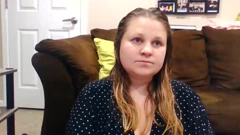 fall_flowers96 online show from 03-18-26, 03:09