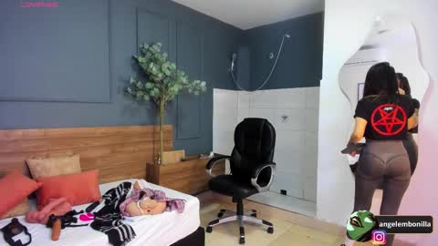 Megan    630  1330 -5 online show from 11-20-25, 11:54