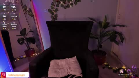 Snapshot of fallenangel_g chatting on 10-04-25, 02:09 Fallen Angel online show from 10-04-25, 02:09