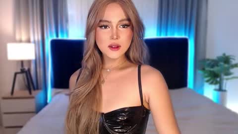 Snapshot of fallfromabove chatting on 11-30-25, 04:27 Belly Conklin online show from 11-30-25, 04:27