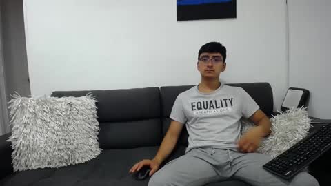 Snapshot of fallgays chatting on 01-06-25, 01:53 FallGays online show from 01-06-25, 01:53