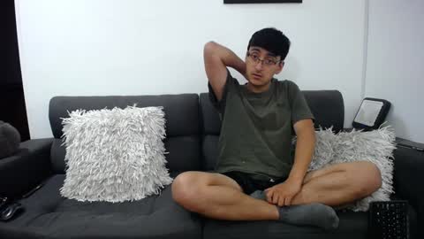 Snapshot of fallgays chatting on 01-07-25, 02:10 FallGays online show from 01-07-25, 02:10