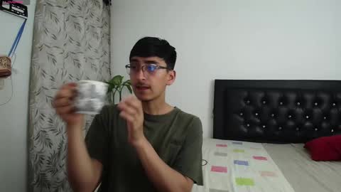 Snapshot of fallgays chatting on 09-18-25, 11:51 FallGays online show from 09-18-25, 11:51