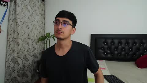 Snapshot of fallgays chatting on 09-21-25, 12:23 FallGays online show from 09-21-25, 12:23