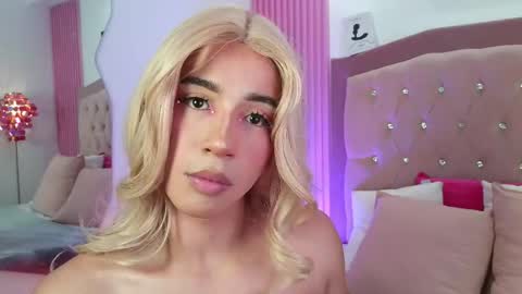 Snapshot of fancy_vixen chatting on 05-23-26, 04:39 FANCY online show from 05-23-26, 04:39