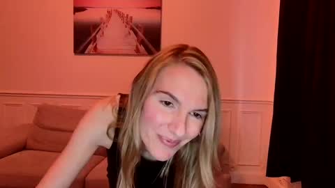 Snapshot of fanny_posy chatting on 12-03-24, 03:22 Fanny online show from 12-03-24, 03:22