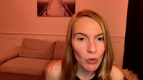 Snapshot of fanny_posy chatting on 12-05-24, 06:33 Fanny online show from 12-05-24, 06:33