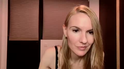Snapshot of fanny_posy chatting on 12-31-24, 01:26 Fanny online show from 12-31-24, 01:26