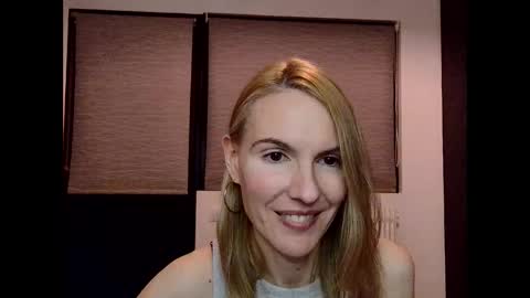 Snapshot of fanny_posy chatting on 01-07-25, 07:06 Fanny online show from 01-07-25, 07:06