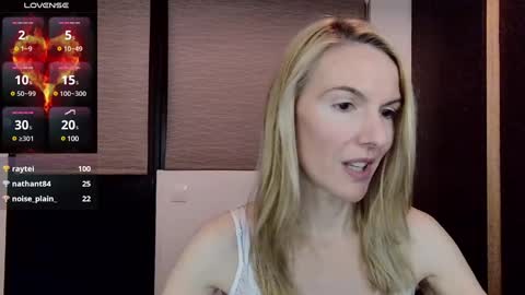 Snapshot of fanny_posy chatting on 02-13-25, 06:27 Fanny online show from 02-13-25, 06:27