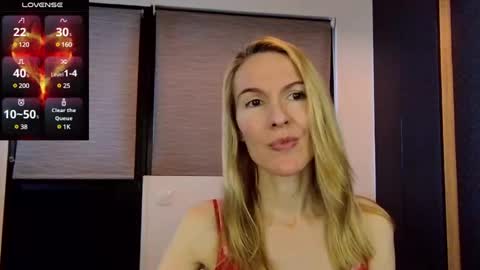 Snapshot of fanny_posy chatting on 02-14-25, 02:33 Fanny online show from 02-14-25, 02:33