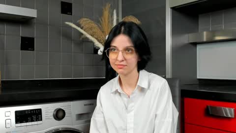 Snapshot of fannyharber chatting on 12-22-24, 12:05 Mia online show from 12-22-24, 12:05