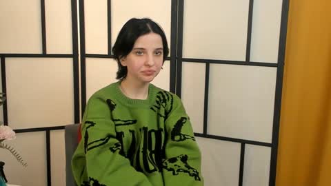 Snapshot of fannyharber chatting on 12-23-24, 12:19 Mia online show from 12-23-24, 12:19