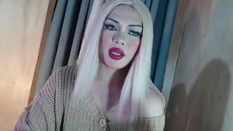 DANIELLA - DONT FORGET TO GIVE ME A THUMBSU UP online show from 04-15-26, 11:17