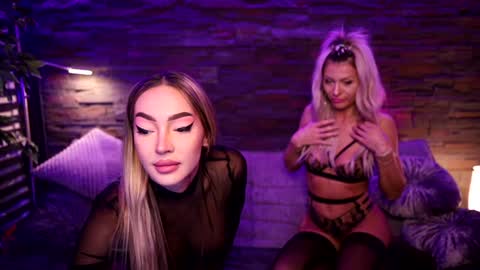 Snapshot of fantasystudiox chatting on 10-25-25, 10:59 Carmina online show from 10-25-25, 10:59