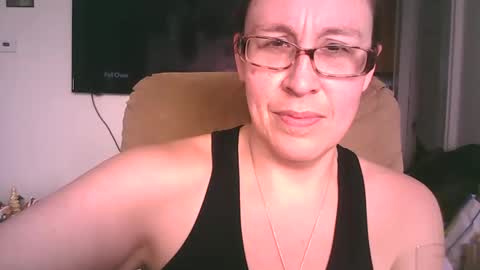 Snapshot of fapqueenc17 chatting on 12-23-24, 06:16 Scarlett online show from 12-23-24, 06:16