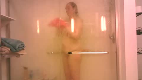 Snapshot of fapqueenc17 chatting on 02-06-25, 02:44 Scarlett online show from 02-06-25, 02:44