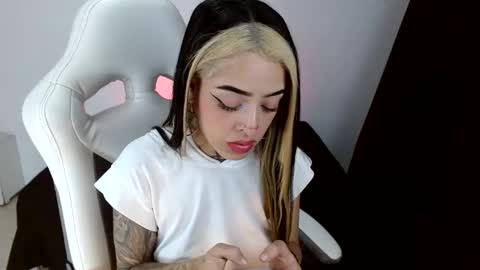 Snapshot of farichell chatting on 05-16-26, 12:40 fari online show from 05-16-26, 12:40