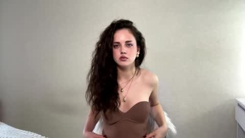 Snapshot of farrahburde chatting on 06-09-26, 03:45 Mia online show from 06-09-26, 03:45