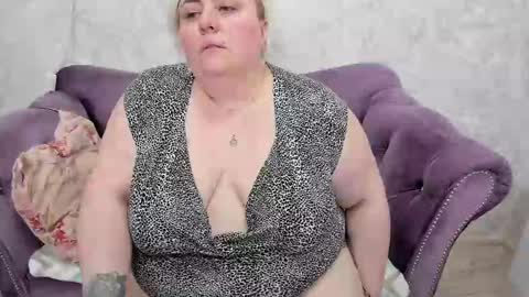 Snapshot of fashiona chatting on 01-12-25, 02:14 fashiona online show from 01-12-25, 02:14