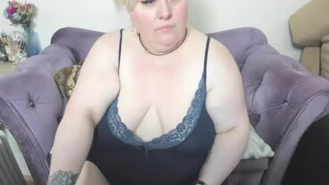 fashiona online show from 04-25-26, 12:30