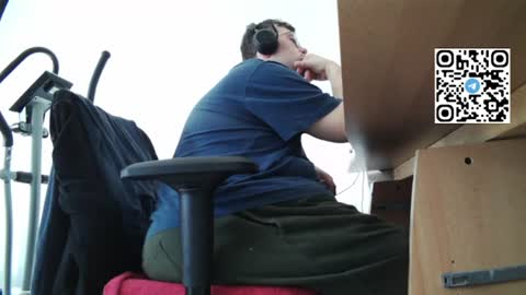 Snapshot of fat_bubble chatting on 07-05-26, 04:14 Fat Bernd online show from 07-05-26, 04:14