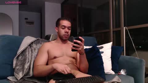 Snapshot of faustosaenz chatting on 01-10-25, 04:22 FAUSTO online show from 01-10-25, 04:22