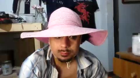 Faux Feitico online show from 04-21-26, 10:45