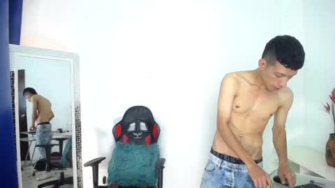 Favel Gomez online show from 12-21-24, 07:27