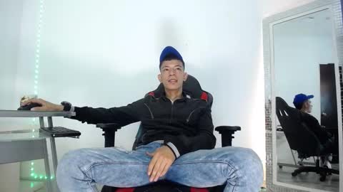 Favel Gomez online show from 12-23-24, 01:03