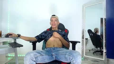 Favel Gomez online show from 12-28-24, 01:28