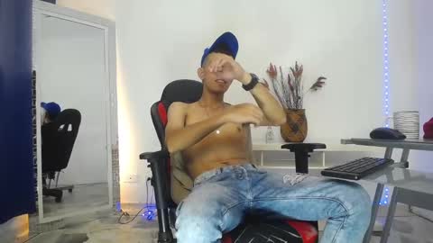 Favel Gomez online show from 01-22-25, 04:02