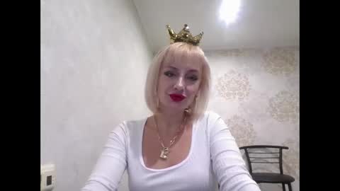 Snapshot of favorite_angel chatting on 12-25-24, 04:44 favorite_angel online show from 12-25-24, 04:44