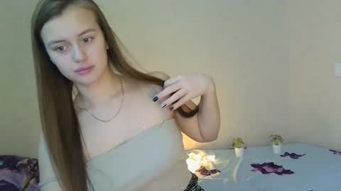 Snapshot of favorite_lovely_geneva chatting on 01-23-25, 07:43 Jasminefeelings online show from 01-23-25, 07:43