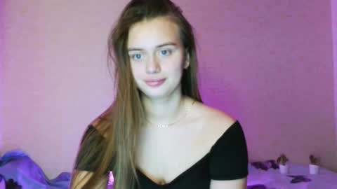 Snapshot of favorite_lovely_geneva chatting on 03-10-25, 01:10 Jasminefeelings online show from 03-10-25, 01:10