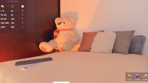 Snapshot of fay_miller2 chatting on 02-14-25, 10:14 welcome to my world online show from 02-14-25, 10:14