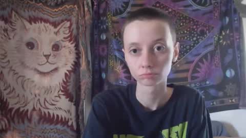 Mossfairy online show from 10-18-25, 04:19