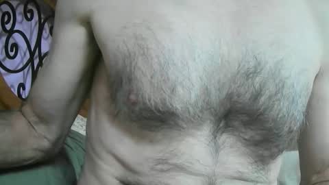 Snapshot of feardubh chatting on 10-15-25, 12:38 feardubh online show from 10-15-25, 12:38