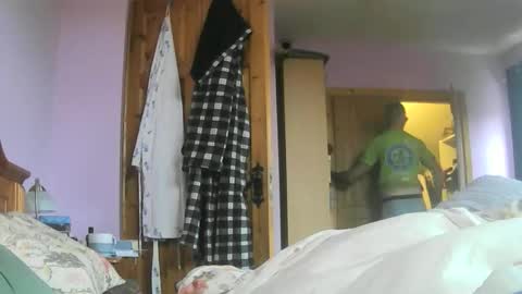 Snapshot of feardubh chatting on 10-23-25, 10:03 feardubh online show from 10-23-25, 10:03