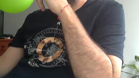 Snapshot of fedeglobos chatting on 11-30-25, 04:22 fedeGLOBOS online show from 11-30-25, 04:22