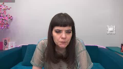 Snapshot of feelsgoodwoman chatting on 06-25-26, 05:12 Laura online show from 06-25-26, 05:12