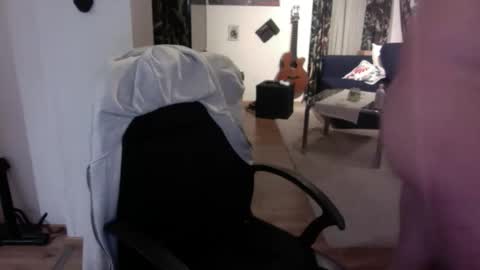 Snapshot of feetkissboy chatting on 11-07-25, 04:29 feetkissboy online show from 11-07-25, 04:29