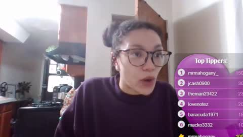 Snapshot of feetnymph chatting on 01-15-25, 04:25 Soley online show from 01-15-25, 04:25